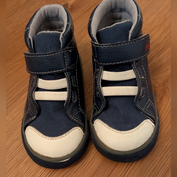 See Kai Run Blue Sneakers - Picture 2 of 8